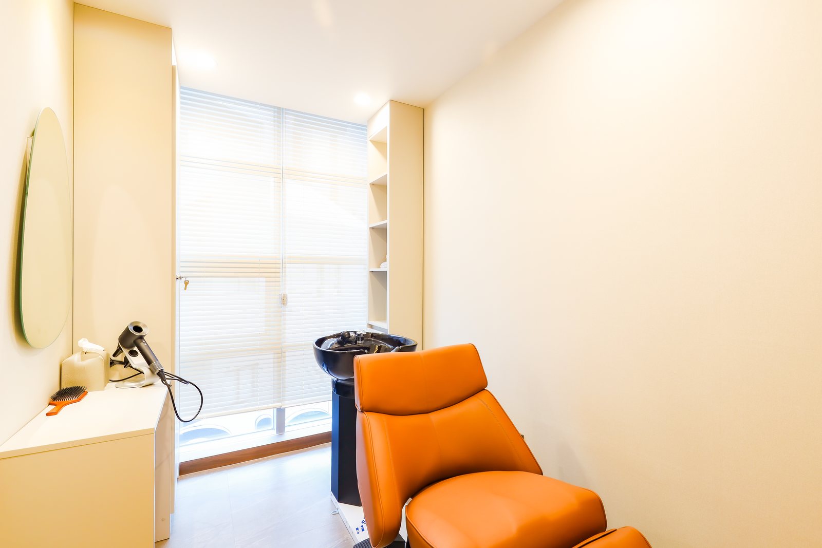 Shampoo room at MONARA Dermatology Clinic