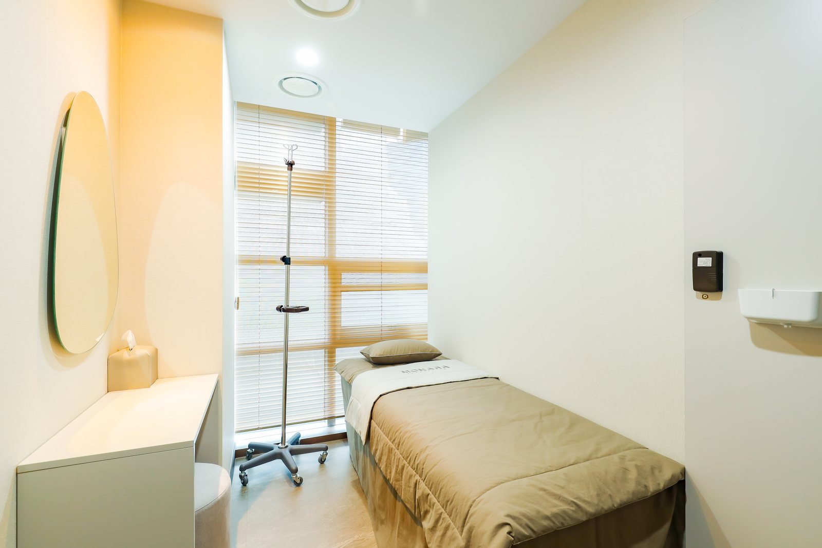 Recovery room at MONARA Dermatology Clinic